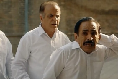 سکانسی خنده دار از مدرسه رفتن آقا رشید سرِ پیری+ویدیو/ آخر خنده‌ست🤣