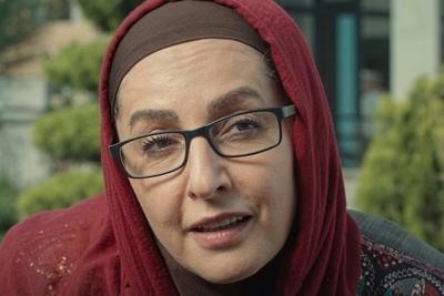 سوءتفاهم خنده‌دار در «ساختمان پزشکان»؛ وقتی تاکسی‌گرفتن کار دست خانم شیرزاد می‌دهد! + ویدیو