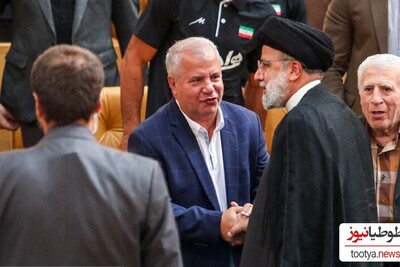 (عکس) عرض ارادت علی پروین به رئیس جمهور شهید ایران، با تقدیم پیراهن ورزشی مزین به عدد مورد علاقه ایشان