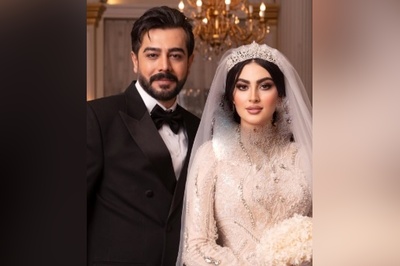 نگاهی به چیدمان تالار عروسی شاهانه و لاکچری مریم مومن و سهیل قاصدی: از اسپند دود کردن شاه داماد واسه عروسش تا موسیقی زنده