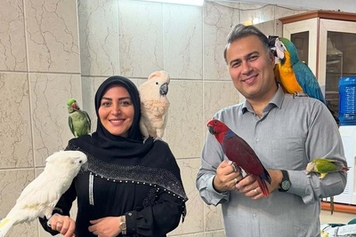 حال خوش المیرا شریفیمقدم با طوطیهای رنگارنگی که از سر و کولش بالا رفتن+ عکس/ چقدرم خوشگلن😍