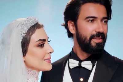 به بهانه سالگرد ازدواج جنجالی هنرمند کشورمان یادی کنیم از جشن عروسی نیلوفر شهیدی و امید همتی فراز/ از دسته گل رز و جواهرات ظریف تا حلقه ازدواج زوج دوست داشتنی