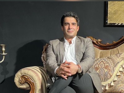 بزنین دست قشنگه رو که یوسف تیموری برای بار دوم داماد شد؛ عروس خانم جوان و خوش استایل رو پسندیدید؟