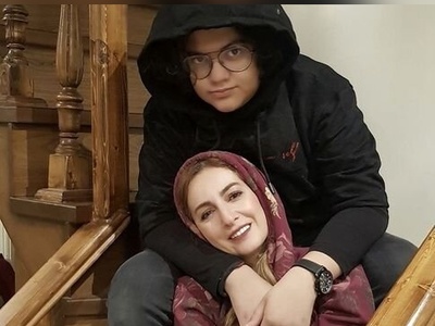 نگاهی به چیدمان منزل دوبلکس شقایق دهقان  و مهراب قاسم خانی حوالی قیطریه/ میز بیلیارد، کتابخونه پر، شومینه، نقاشی آبستره و...