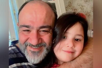 گویرکردی 2 نفره مهران غفوریان، بهروز خالی‌بند سریال زیر آسمان شهر و دخترش هانا+عکس/ خبری از همسرش آرزو نبود!!🤔