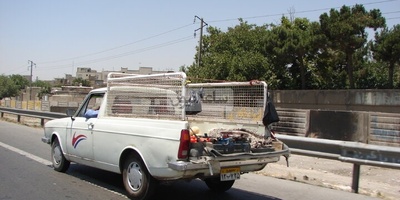 خلاقیت خنده دار راننده وانت طناز برای فروش گاز پیکنیک مشتری های دست به نقد را به خط کرد/ پول در آوردن سخت نیست فقط باید عاشق کارت باشی+فیلم