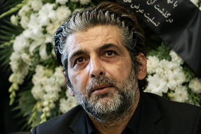 از سادگی میزِ عزا تا عمقِ اندوهِ یک ستاره؛ حمید گودرزی در سخت‌ترین آزمون زندگی‌اش+ عکس