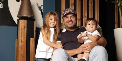 چیدمان لوکس ویلای سام درخشانی بازیگر سریال آوای باران/ پیانو، میز بیلیارد، مبلمان چرم چستر، آباژور، اکسنت وال و...