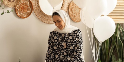 (فیلم) خلاقیت منحصربفرد اوستا قناد اهوازی برای تزئین کیک تولد سوگل طهماسبی با گل های بابونه/ نگاهی به جشن تولد سوگل طهماسبی در کارگاه صنایع دستی اش