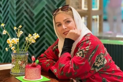 فیلم/ نگاهی به چیدمان آپارتمان مستاجری 180 متری نسرین نکیسا بازیگر سریال یوسف پیامبر و کیمیا رو به جنگل/ لوستر بلوری انگوری، مبلمان سلطنتی تاج دار، پیانو، ساعت رومیزی یونانی و...