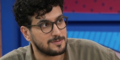 دیس سنگین امیرحسین قیاسی خطاب به مهمون برنامه‌اش: یادت باشه پسر، جلو من باید زانو بزنی!