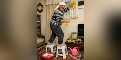 فیلم/خلاقیت خنده‌دار و تحسین برانگیز مرد چینی در تمیز کردن خانه  حماسه آفرید/بفرست واسه آقاییت