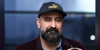 طعنه تند مهران احمدی به کارگردان معروف: گفته بودی حضور زن و مرد روی صحنه حرامه حالا خودت..../ بابای نسل ما رو سوزوندی!+فیلم