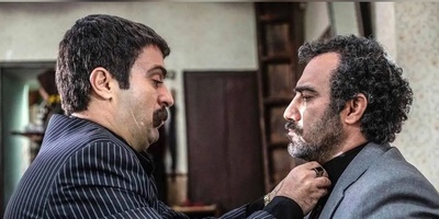 باحال‌ترین سکانس پایتخت؛ کل کل نقی و ارسطو  / وضو میگیری یا کرال سینه میره بس کن 😂