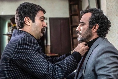 باحال‌ترین سکانس پایتخت؛ کل کل نقی و ارسطو  / وضو میگیری یا کرال سینه میره بس کن 😂