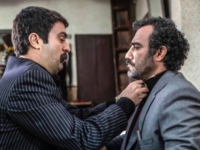 باحال‌ترین سکانس پایتخت؛ کل کل نقی و ارسطو  / وضو میگیری یا کرال سینه میره بس کن 😂