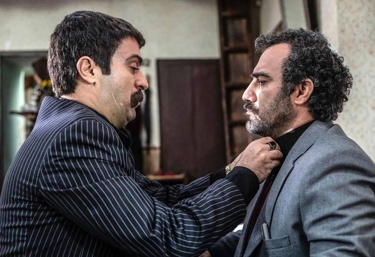 باحال‌ترین سکانس پایتخت؛ کل کل نقی و ارسطو  / وضو میگیری یا کرال سینه میره بس کن 😂