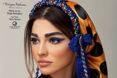 سیما خضرآبادی با مینی اسکارف خوشرنگ قرمز و رژلب همرنگش چه جذاب شده!