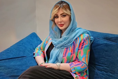 چرخی در خانه نیوشا ضیغمی؛ از مبلمانی سفید رنگ و ترکیب پردههای پانچی و مکرومه تا پذیرایی دلباز و شاهانه+فیلم