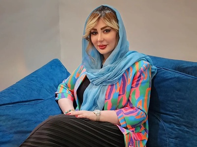 چرخی در خانه نیوشا ضیغمی؛ از مبلمانی سفید رنگ و ترکیب پرده‌های پانچی و مکرومه تا پذیرایی دلباز و شاهانه+فیلم