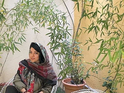 نگاهی به چیدمان کاخ سفید پریچهر قنبری بعد جدایی از شهاب حسینی/ شیشه دکوراتیو درب ورودی، کتابخونه بزرگ، سنبل عشق، رومیزی فرانسوی، تابلو دیواری کوبیسم، لوستر شاخه ای و...