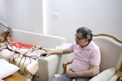 نگاهی به خونه زندگی مجلل رضا رویگری با لوستر های 3 متری، پرده های والان دار، مبلمان سلطنتی، فرش ابریشمی، سکان دیواری+عکس