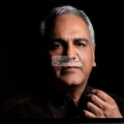 (ویدیو) خاطره‌ی فوق خنده‌دار مهران مدیری از یک طرفدار بامزه/ بانوی مسنی که بجای عکس یادگاری از مدیری خواست مربع‌ها رو بخوره😂