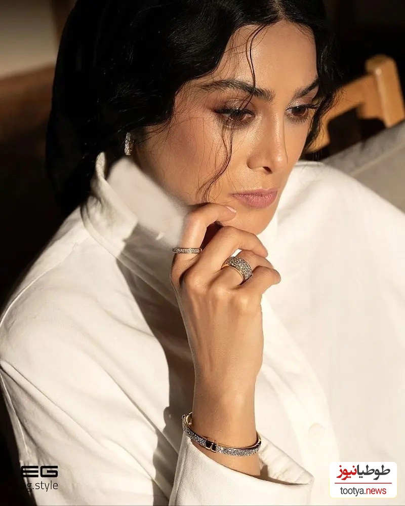  آزاده صمدی