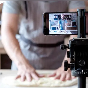 افشای درآمد نجومی این فود بلاگر ایرانی همه را شوکه کرد!+فیلم