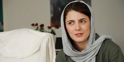 دکوراسیون آپارتمان مجلل و متراژ بالای لیلا حاتمی بازیگر «پیرپسر»/کتابخونه پُر، آباژور رومیزی، مبلمان سفید، آینه قدی و...