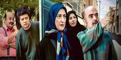 (فیلم) سکانس فوق العاده خنده دار سریال خانه به دوش/تصادف علی صادقی با ماشین ژینوس!