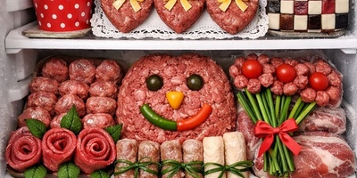 خلاقیت خنده دار عروس تبریزی برای خودشیرینی پیش خانواده شوهر با تزئین گوشت چرخ کرده فریزر/ برای همینه که میگن هنر نزد ایرانیان است +عکس