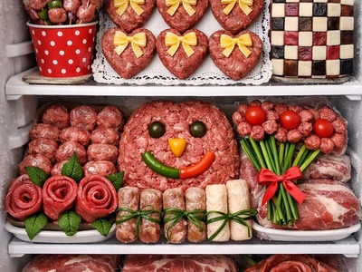 خلاقیت خنده دار عروس تبریزی برای خودشیرینی پیش خانواده شوهر با تزئین گوشت چرخ کرده فریزر/ برای همینه که میگن هنر نزد ایرانیان است +عکس