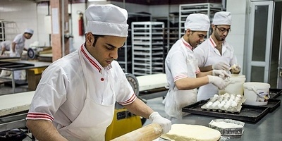 خلاقیت بامزه قنّاد تبریزی در طراحی و پخت کیک برای "لبنیاتی‌ها"+ عکس/ خوش ذوق و حرفه‌ای خودتی و بس😍