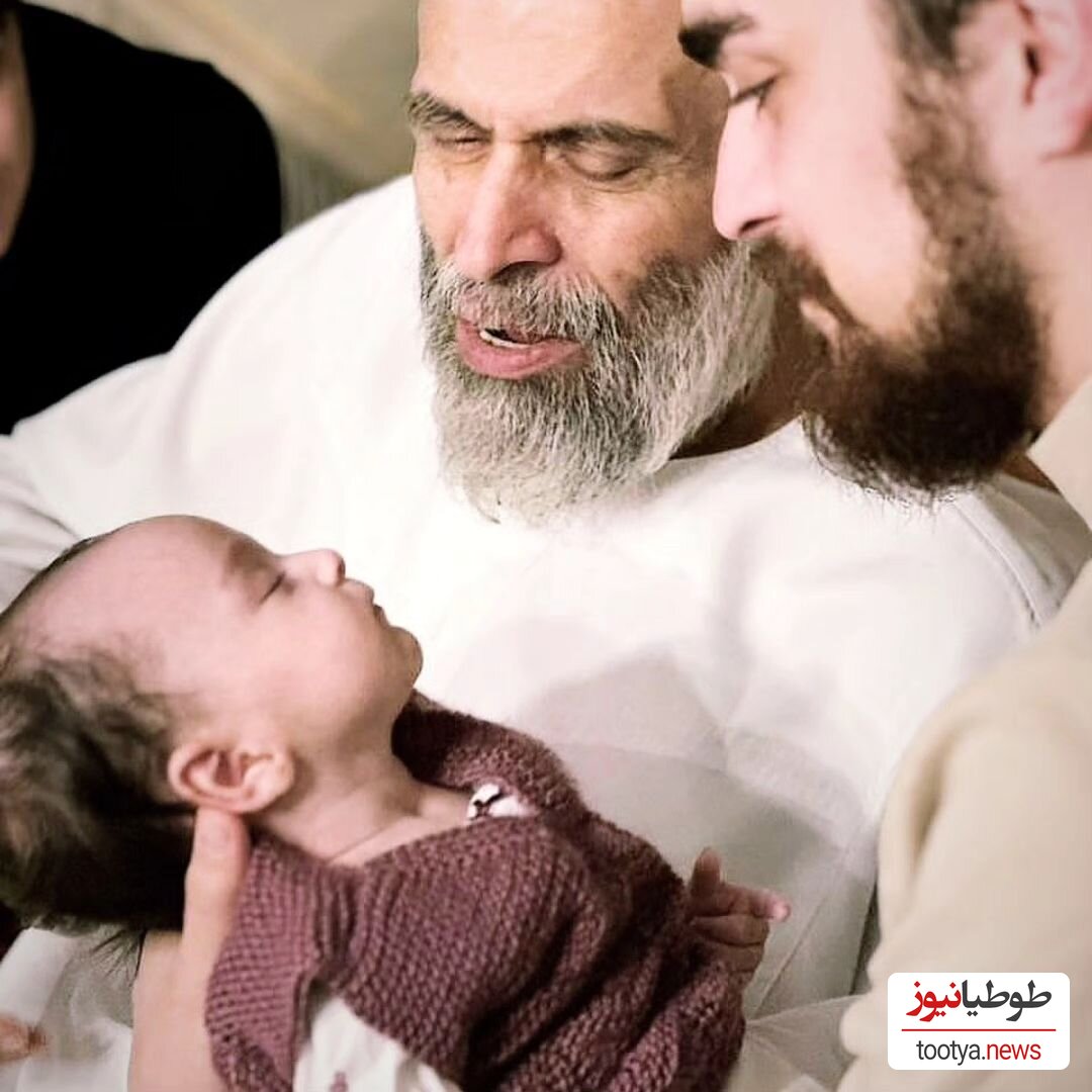 احمد خمینی در کنار پدربزرگش (آیت الله بجنوردی) و دخترش