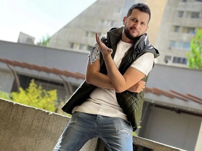 دکوراسیون خونه مجردی سیاوش خیرابی، فرید آوای باران؛ از بالکنی بزرگ و دلباز تا پذیرایی نورگیر و شومینه مرمر مخصوص خانه‌های اعیانی +ویدیو