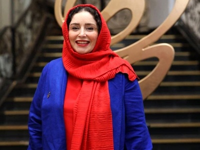 لحظه برنده‌ شدن ژاله صامتی به عنوان بهترین بازیگر کمدی توسط گوهر خیراندیش و دخترش +ویدئو / پژمان جمشیدی چه دستی واسش میزنه