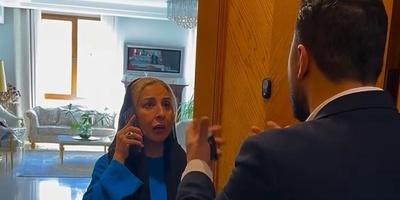 فیلم/نگاهی به چیدمان منزل شاهانه مرجانه گلچین بازیگر سریال بامداد خمار در روز اسباب کشی/ اتاق جوایز و ویترین تندیس ها، مبلمان سلطنتی، آباژور، لوستر کریستالی اعیانی، تی وی روم و...