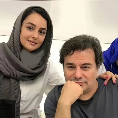 نگاهی به دکوراسیون شیک و سنتی منزل پیمان قاسم خانی و همسر دومش میترا ابراهیمی/ از آینه کنسول نوستالژی و کتابخانه پر از کتاب تا ویوی ابدی پنت هاوس