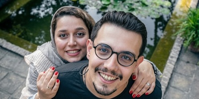 عاشقانه های جذاب امیر کاظمی و همسرش مهتاب در حضور فرزاد حسنی: من عشق را بلد نبودم مهتاب یادم داد!