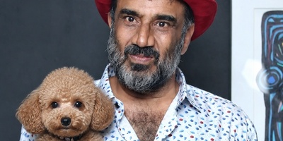 نصرالله رادش در نمایشگاه نقاشی خودش هم دست از حاشیه‌سازی برنمی‌دارد!