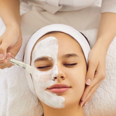 راهنمای کامل بهترین روش پاکسازی صورت در 7 مرحله