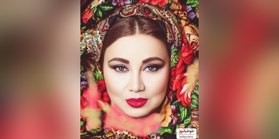 نگاهی به تیپ و استایل قاجاری بهنوش بختیاری در شب یلدا با لباس سبز اعیانی و تاج پادشاهی