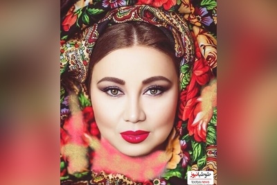 نگاهی به تیپ و استایل قاجاری بهنوش بختیاری در شب یلدا با لباس سبز اعیانی و تاج پادشاهی