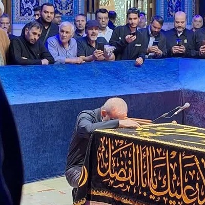 سفری از سر دلتنگی و وفاداری؛ ادای احترام صمیمانه رئیس‌جمهور به مزار رهبر شهید انقلاب +ویدیو