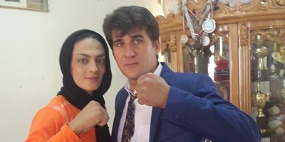 چرخی در  منزل ایرانی پسند شهربانو منصوریان، شیرزن ووشویوکار ایرانی با چیدمان شیک/از مبلمان مدرن و پرده اعیانی تا فرش آبی فیروزه‌ای