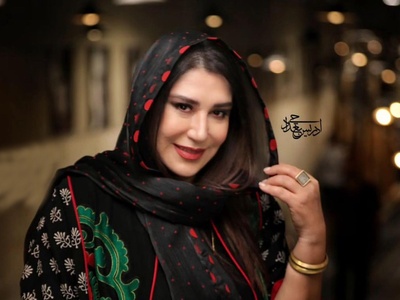 نگاهی به چیدمان لوکس و شیک خانه نسیم ادبی/ از فرش ابریشمی سورمه‌ای تا میز های چوبی😍 +ویدیو