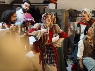 پشت صحنه باشکوه، محبوب ترین نمایش موزیکال «الیور توئیست» با هنرنمایی هوتن شکیبا ، بهنوش طباطبایی، رایان سرلک، سیامک انصاری، کاظم سیاحی و ...