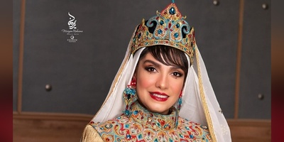 مراسم عقد الیکا عبدالرزاقی و امین زندگانی این چنین برگزار شد؛ از پهن کردن سفره عقد ساده به سبک دهه 80 و حضور هدیه تهرانی به عنوان مهمان ویژه تا استایل عجیب عروس و داماد+فیلم سالگرد ازدواجشان